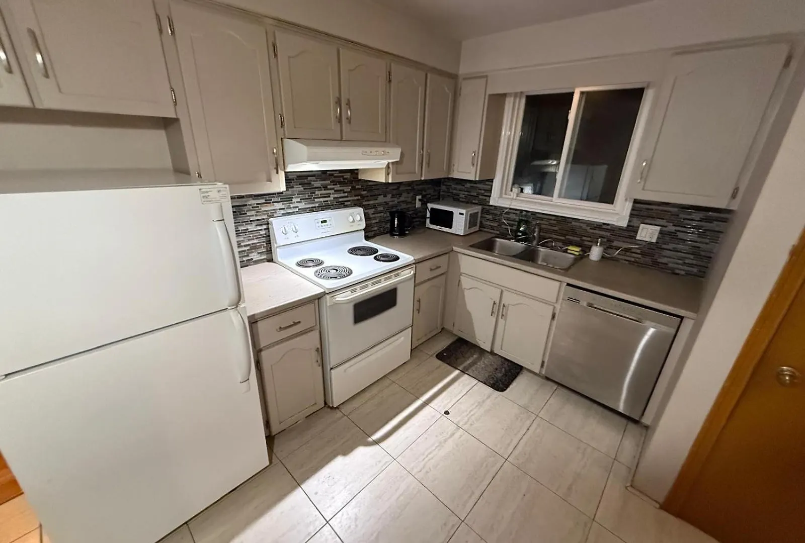 Affordable Family Room For 4 People-24Hrs Checkin-Next To Downtown,Airport Kitchener