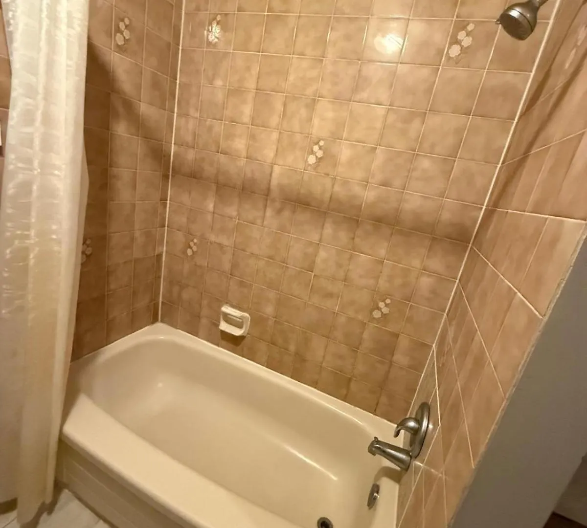 Affordable Family Room For 4 People-24Hrs Checkin-Next To Downtown,Airport Kitchener Homestay