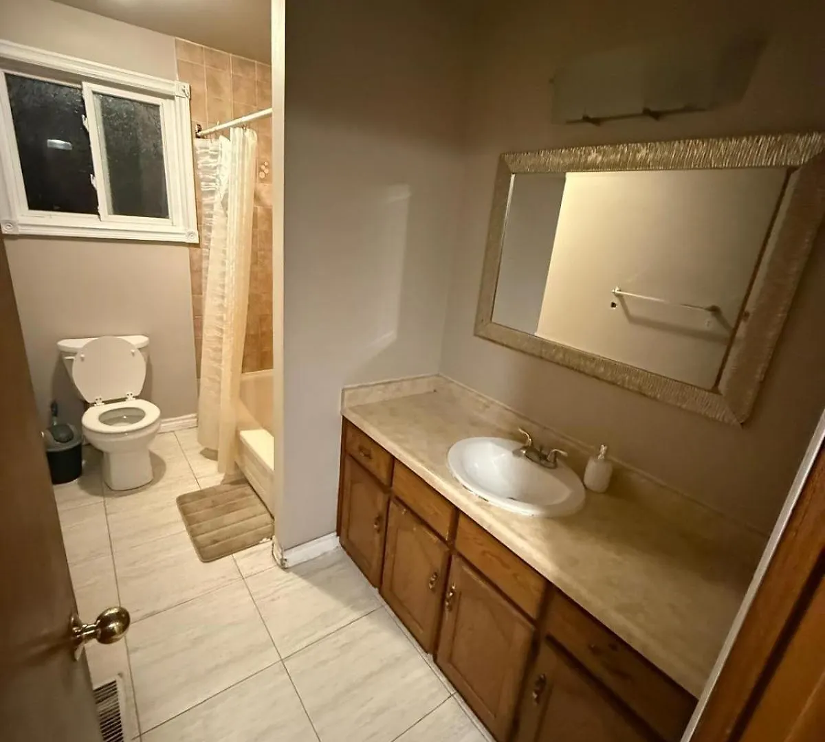 Affordable Family Room For 4 People-24Hrs Checkin-Next To Downtown,Airport Kitchener 0*,
